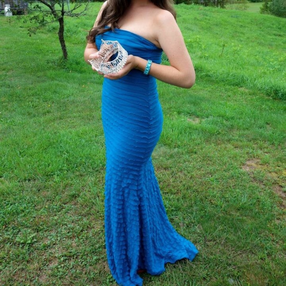 Blue jersey strapless gown